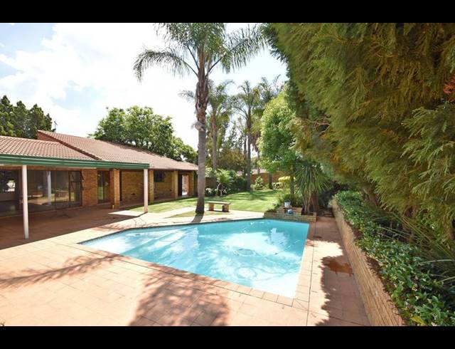 4 BEDROOM HOUSE FOR SALE IN BENMORE GARDENS